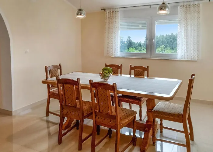 Beautiful In Стариград-Пакленица