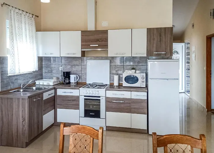 Beautiful In * Стариград-Пакленица